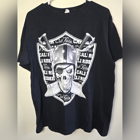 Men's Anvil Y2K Oakland Raiders NFL Short Sleeve Skull Graphic Shirt, Size Large - Picture 1 of 3